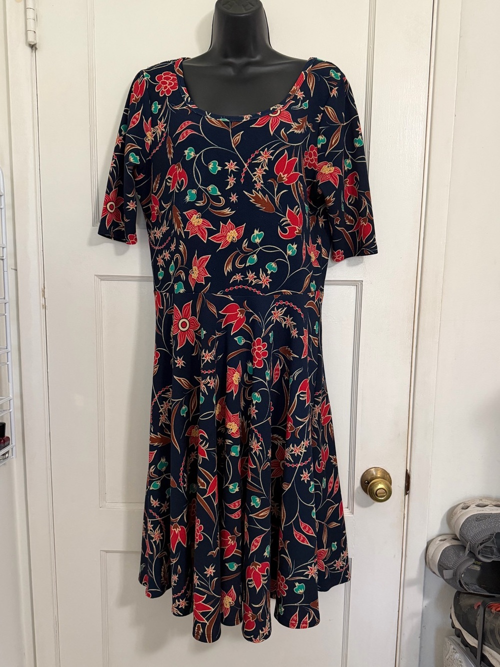 ✔️LuLaRoe Navy Dress with Red Floral Print🌹